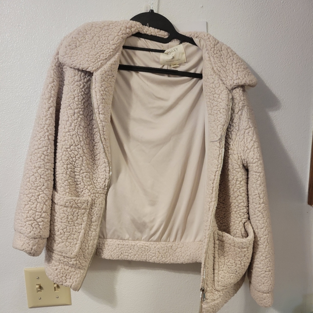 Ashley jacket - Picture 2 of 3